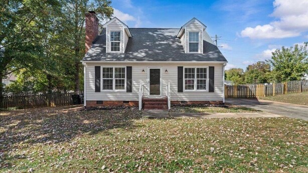 A single-story house with a front porch, a chimney, and a fenced yard. - Midterm 3BR/2BA Rental near Pelham Rd Greenville SC (Greenville)
