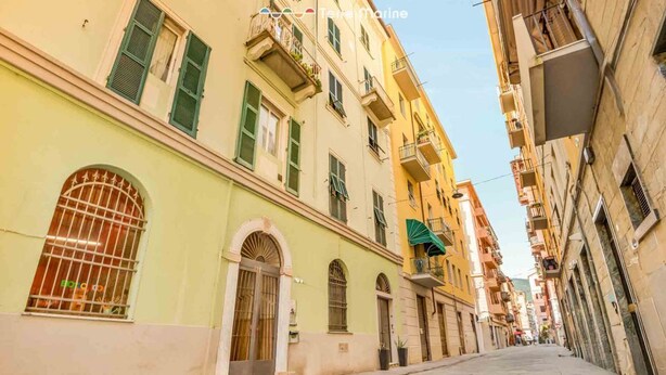 A narrow street lined with buildings featuring arched windows and balconies. - Welcome to Casa del Sale, a comfortable holiday apartment located right in the center of La Spezia – the perfect base to explore the wonders of the Cinque Terre and the Gulf of Poets.The apartment is cozy, well-kept, and equipped with everything you ne (La Spezia)