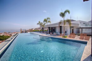 Pool - Rooftop Pool + Hot tub + Gym | Romantic Zone Haven (Puerto Vallarta)