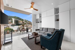 TV - Rooftop Pool + Hot tub + Gym | Romantic Zone Haven (Puerto Vallarta)