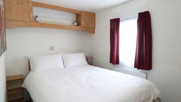 2 عدّة غرف نوم وبديكورات فريدة لكل غرفة وطراز فريد لكل وحدة