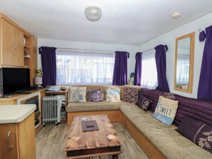 Living area - Whispering Meadows - 104 (Great Yarmouth)