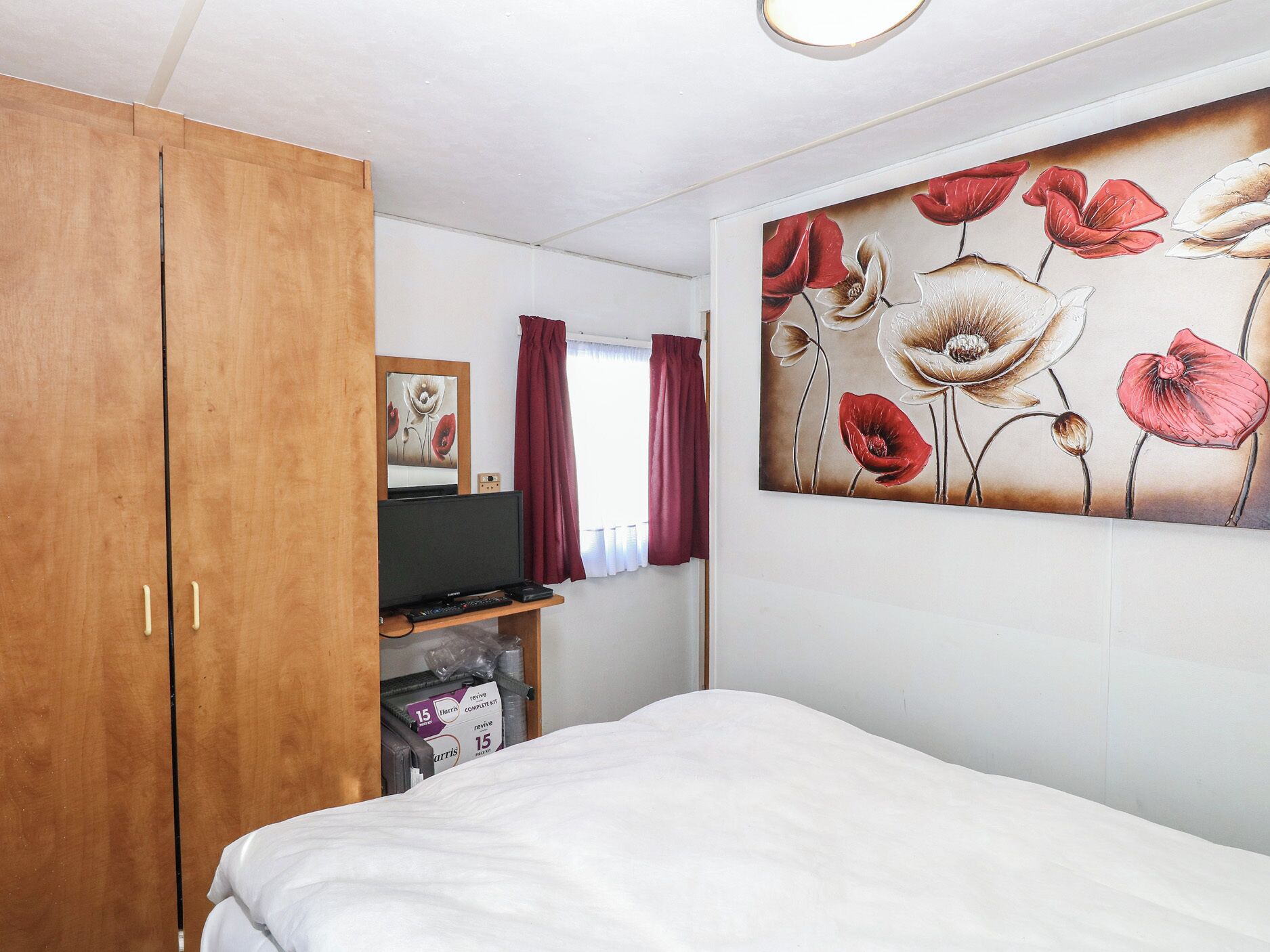 2 quartos, individualmente decorados, individualmente mobiliados
