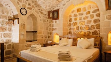 Deluxe Double Room | In-room safe, iron/ironing board, free WiFi