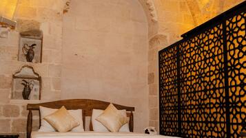 Doppia Luxury, vista cortile | Una cassaforte in camera, ferro/asse da stiro, Wi-Fi gratuito