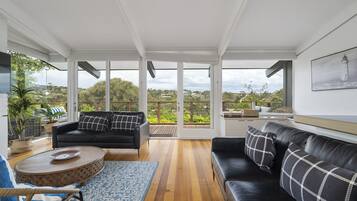 Apartment | Living room | Fireplace