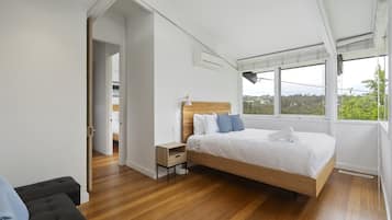 3 bedrooms, bed sheets