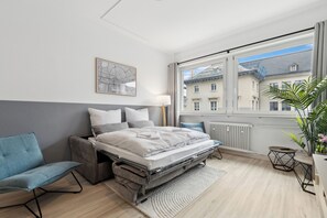 Apartment, City View | Living area | Toys, computer monitors - Apartment Pyramidenblick (Karlsruhe)