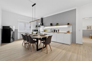 Apartment, City View | Private kitchen | High chair - Apartment Pyramidenblick (Karlsruhe)