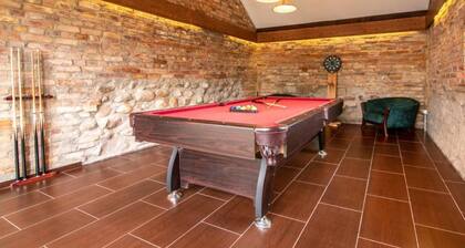 Atmospheric holiday home with a swimming pool