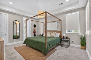 3 bedrooms, WiFi, bed sheets - NEW! Bright 3BR Houston Retreat Near Heights & Galleria (Houston)