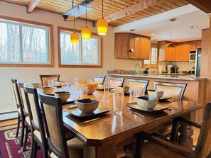Dining - TangleWood Ski Chalet- Hot tub, Spacious, Near Resort (Killington)