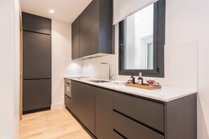 Fridge, microwave, oven, dishwasher - Doctor Castelo XLVII (Madrid)