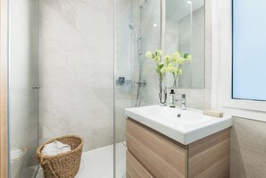 Towels - Doctor Castelo XXXI - One Bedroom Apartment, Sleeps 2 (Madrid)