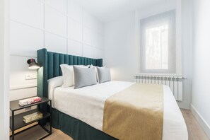 Fer et planche à repasser, Wi-Fi gratuit, draps fournis