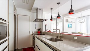Coffee/tea maker, fridge, microwave, oven - Penthouse in Canasvieiras | WI-FI 250mb #CANA05M (Florianópolis)