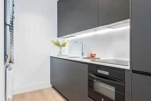 Fridge, microwave, oven, dishwasher - Doctor Castelo xxxiii (Madrid)