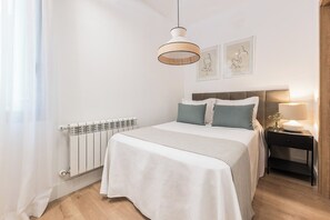 2 bedrooms, iron/ironing board, Internet, bed sheets - Doctor Castelo XLI - One Bedroom Apartment, Sleeps 2 (Madrid)