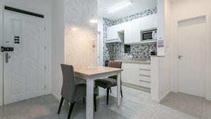 Coffee/tea maker, fridge, microwave, oven - Smart TV | 300m from Lagoa | 600mb Wi-Fi #LA13M (Florianópolis)