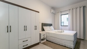 1 bedroom, iron/ironing board, Internet, bed sheets - Smart TV | 300m from Lagoa | 600mb Wi-Fi #LA13M (Florianópolis)