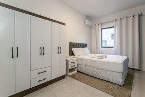 2 bedrooms, iron/ironing board, Internet, bed sheets - Smart TV | 300m from Lagoa | 600mb Wi-Fi #LA13M (Florianópolis)