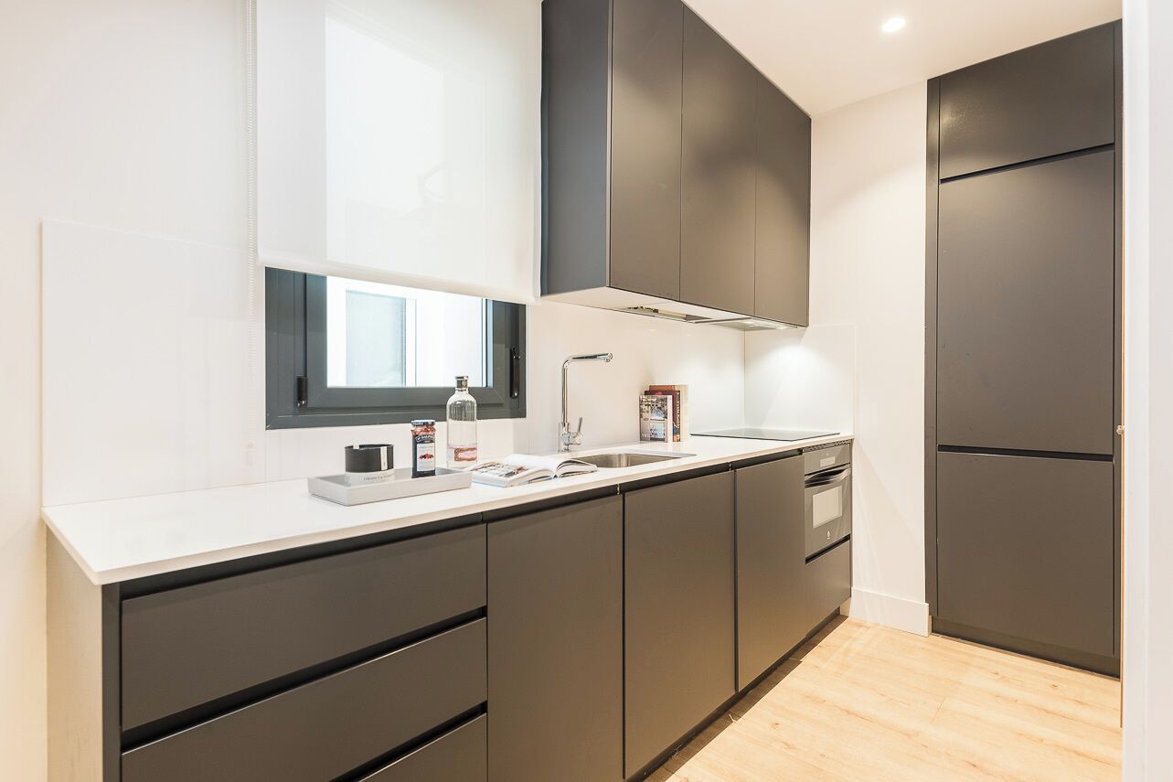 Frigorífico, microondas, horno y lavavajillas