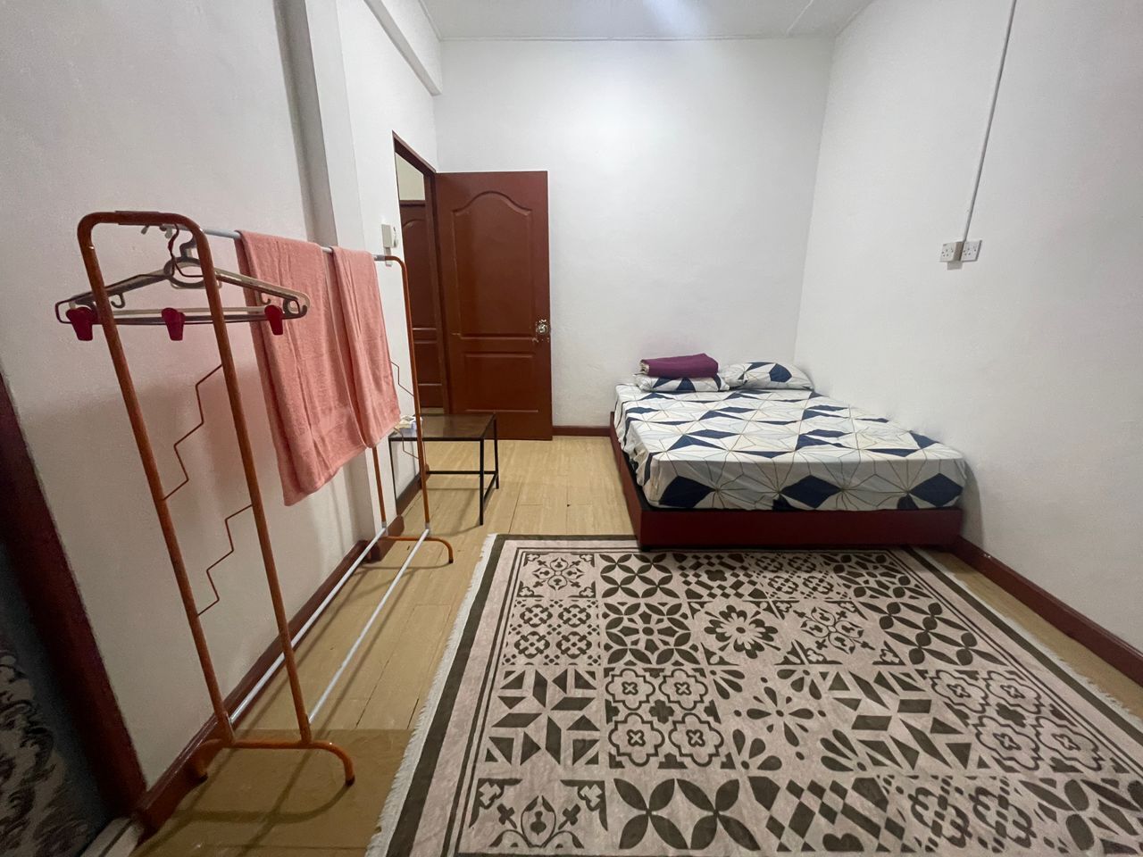 Iron/ironing board, free WiFi, bed sheets