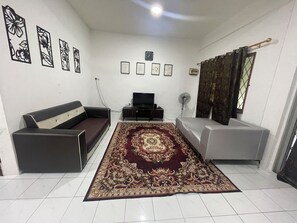 Family Townhome, Non Smoking, Air conditioning | Living area - Stay&Smile bintulu homestay (Bintulu)