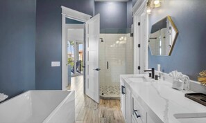 Hair dryer, towels, toilet paper - New! Beautiful beach house with heated Pool & Spa! (Holmes Beach)