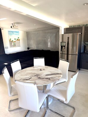 Interior - Sunny Dunes Oasis - 3bd, 2bath pool home (Palm Springs)