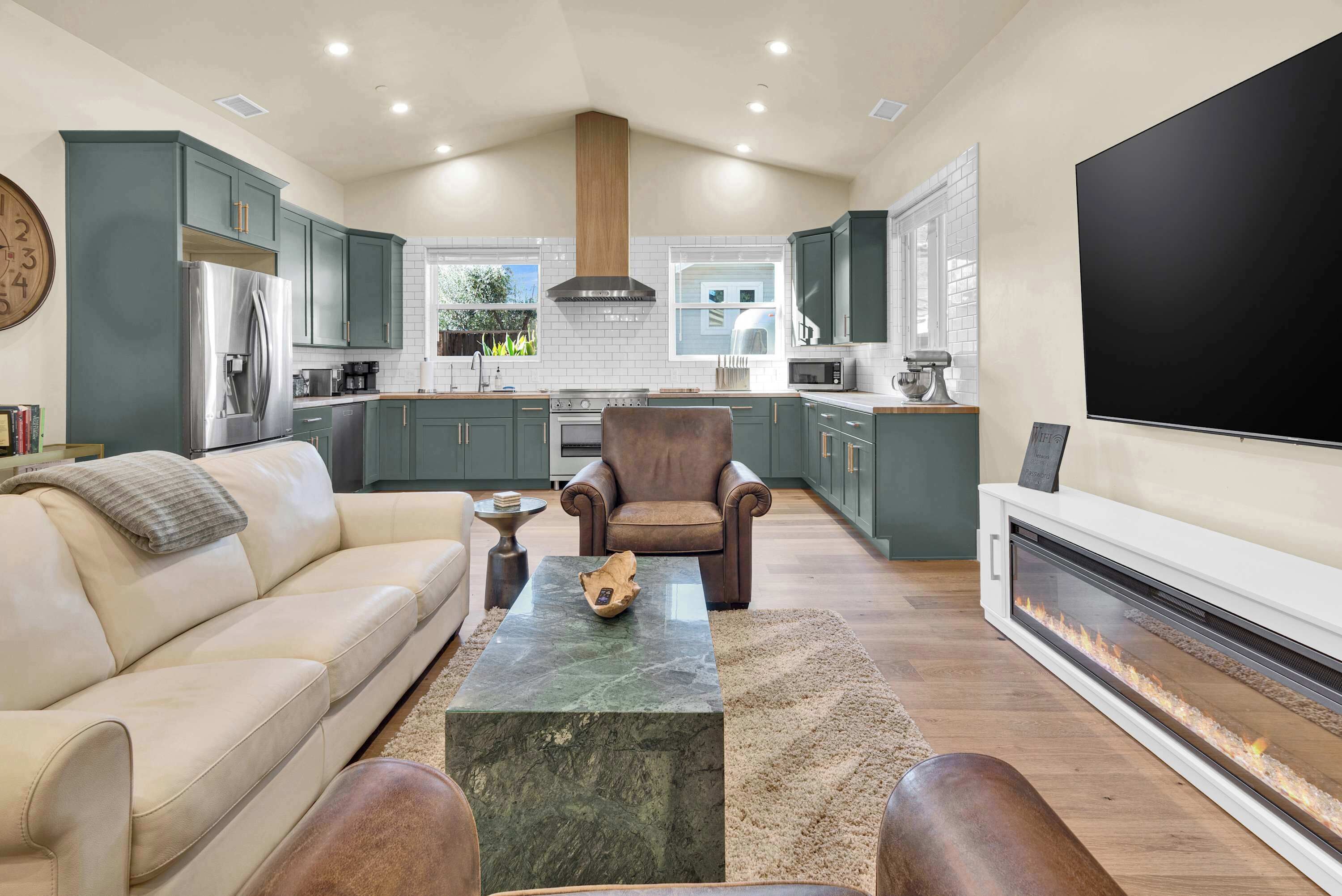 Televisie en een open haard