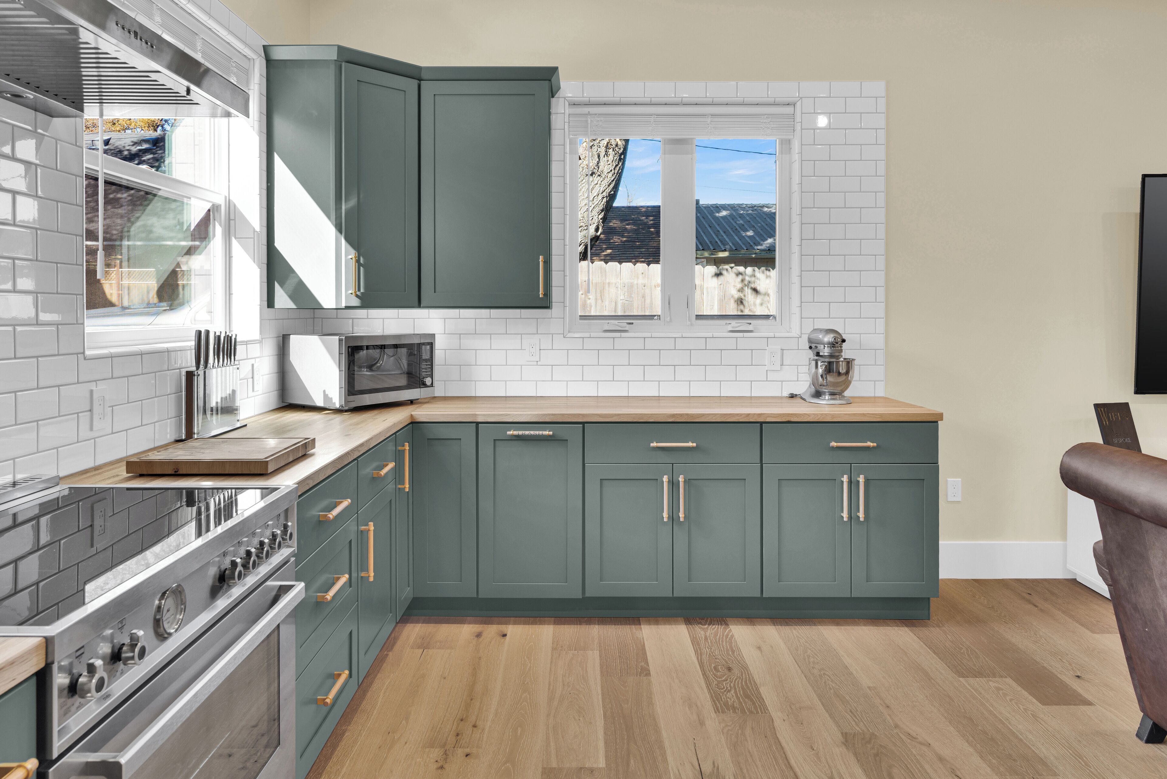 Microonde, forno, piano cottura, lavastoviglie