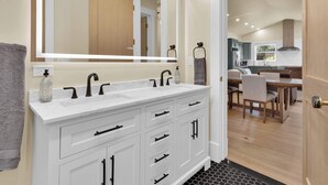 Unclassified image, 3 of 33, button - BeSPOKE on Oak-Downtown & Hot Tub (Paso Robles)