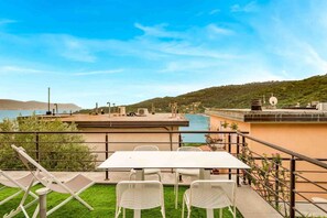 Outdoor dining - Welcome to Le Margherite, a holiday home located in the splendid town of Portovenere, in a panoramic area that offers a breathtaking view of the sea.This welcoming studio apartment is the ideal choice for those who want to spend a relaxing holiday in a (Portovenere)
