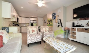 TV - Amazing location~Heated pool~One min to Beach! (Holmes Beach)