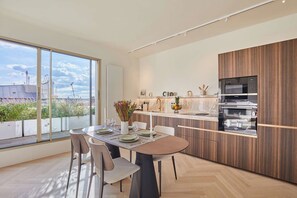 Apartment | Private kitchen | Fridge, microwave, oven, dishwasher - Penthouse With View of the Eiffel Tower-faubourg (Paris)