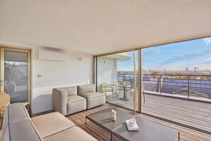 Apartment | Living area - Penthouse With View of the Eiffel Tower-faubourg (Paris)