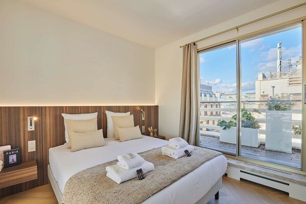 Apartment | 1 bedroom, laptop workspace, iron/ironing board, bed sheets - Penthouse With View of the Eiffel Tower-faubourg (Paris)