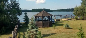 壁爐及湖景度假公寓  