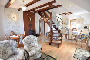 Apartment | Living room - Holiday Apartment With Fireplace, Lake View (Lipnica)