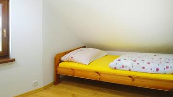 Apartment | 3 bedrooms, individually furnished, iron/ironing board, bed sheets