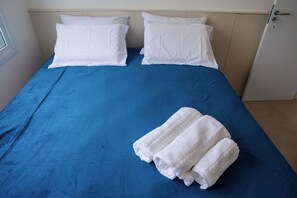 3 bedrooms, travel cot, free WiFi, bed sheets