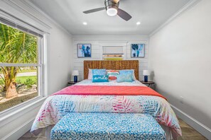 6 bedrooms, iron/ironing board, WiFi, bed sheets - Beautiful home with guest house~mini golf and pool (Bradenton)