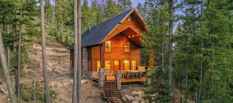 Huckleberry Ridge | Sleeps 24, Mins Yellowstone, Hot Tub, Fire Pit!