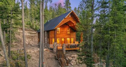 Huckleberry Ridge | Sleeps 24, Mins Yellowstone, Hot Tub, Fire Pit!