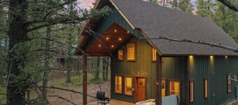 Huckleberry Ridge | Mins Yellowstone, Hot Tub, Fire Pit, Sleeps 24!