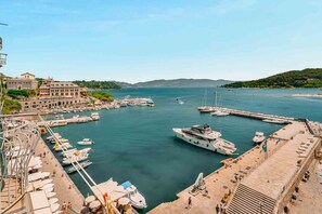 Marina - Welcome to Eden – Your corner of paradise in PortovenereIn the heart of the characteristic alleys of Portovenere, stands Eden, a delightful apartment designed for those who want a stay dedicated to relaxation, beauty and sea views, in an environment th (Porto Venere)