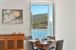 تناول الطعام