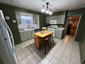 Réfrigérateur, four à micro-ondes