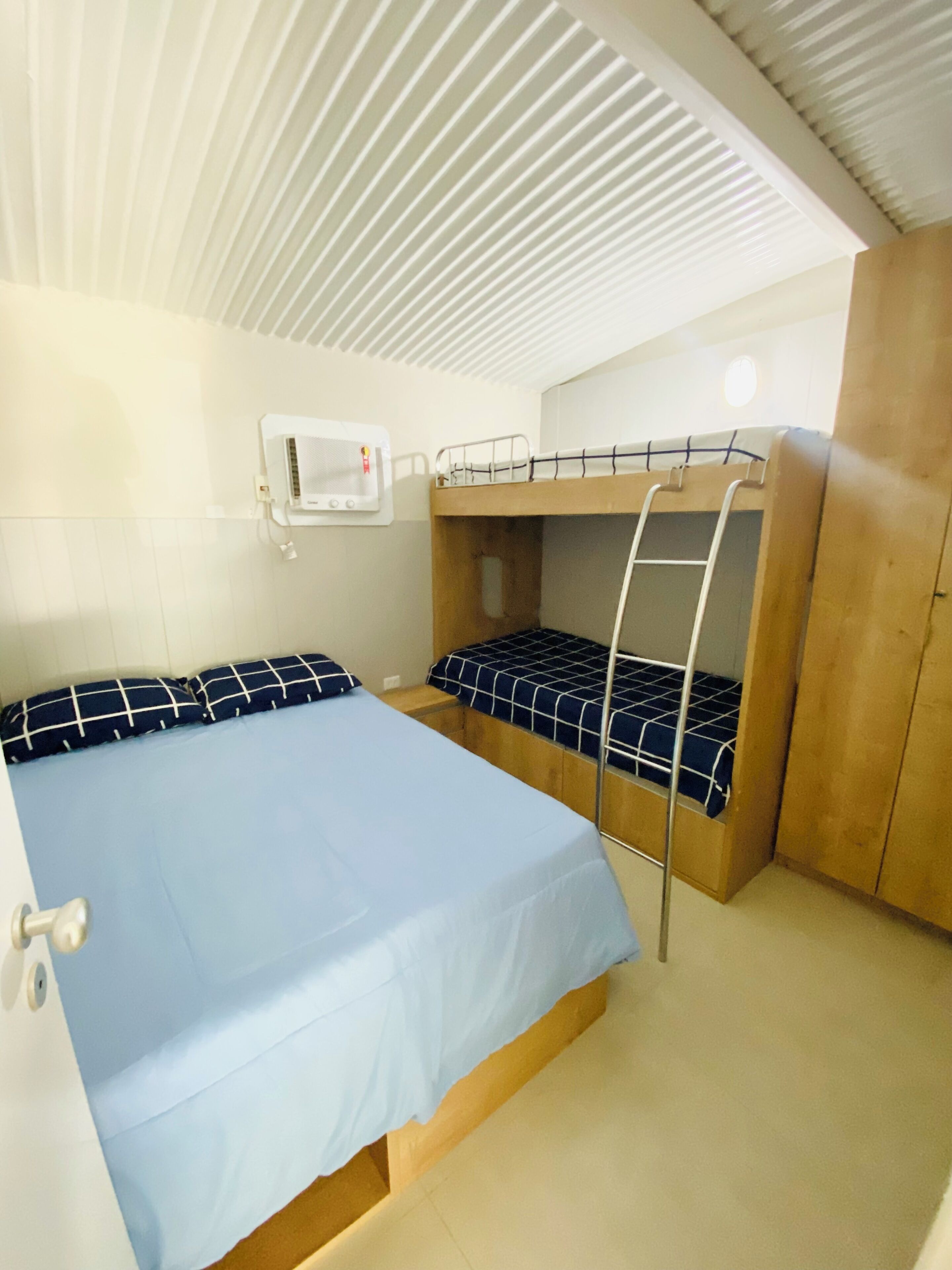 Free WiFi, bed sheets, wheelchair access